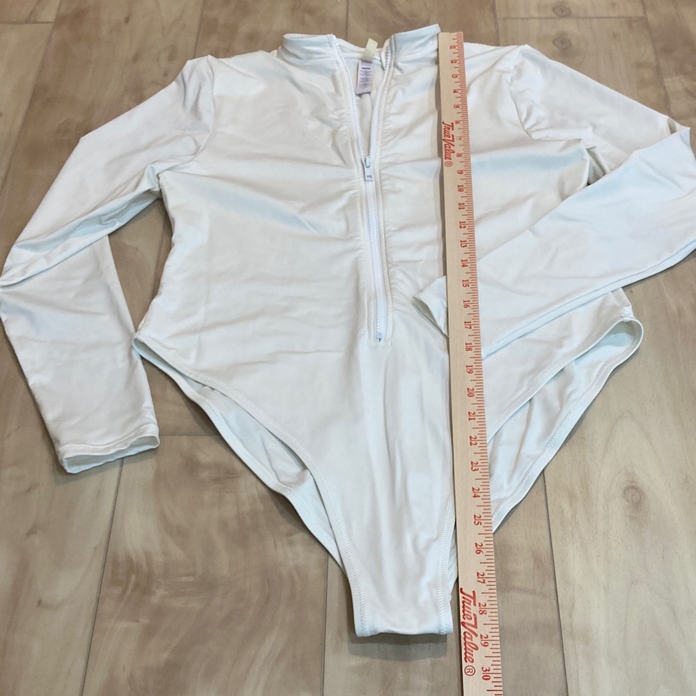 Skims “fits everybody” long sleeve full zip bodysuit - Picture 3 of 12